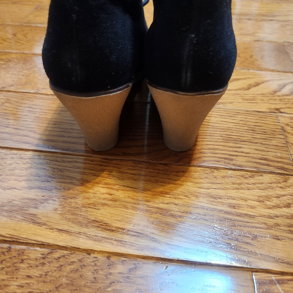 Kelsi Dagger 7.5 black suede lace up wedge bootie.